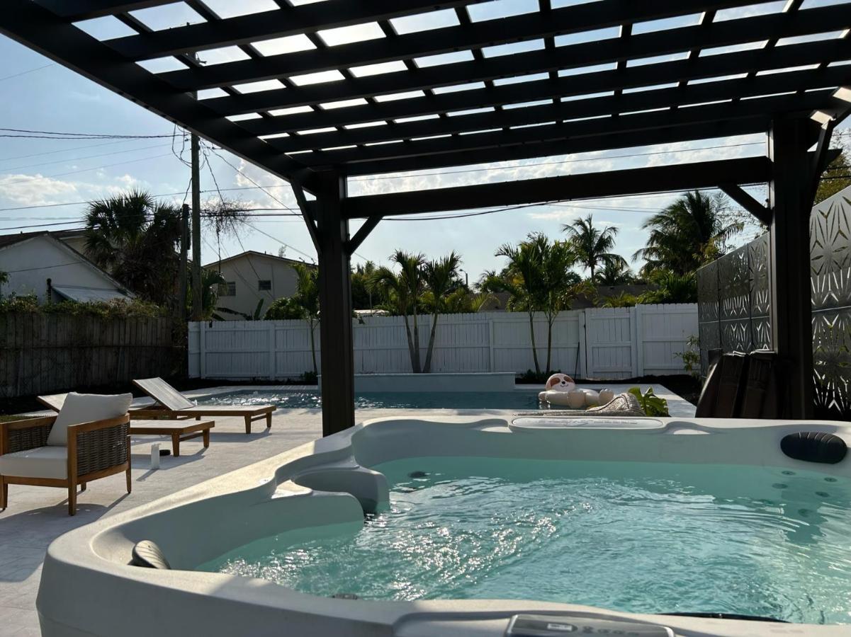 Jungle Cottage With Luxury Pool, Hot Tub And More! Lake Worth Beach Exterior photo