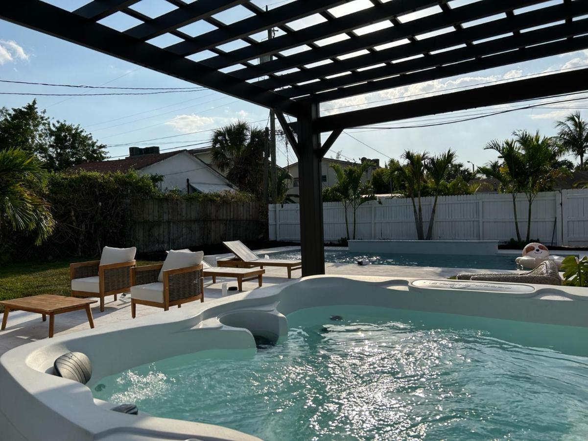 Jungle Cottage With Luxury Pool, Hot Tub And More! Lake Worth Beach Exterior photo